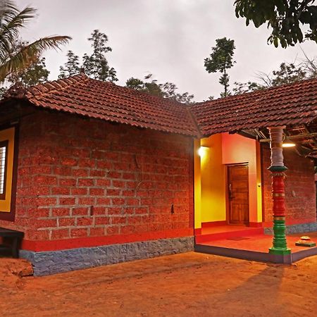 Hotel Allaranda Homestay Madikeri Extérieur photo
