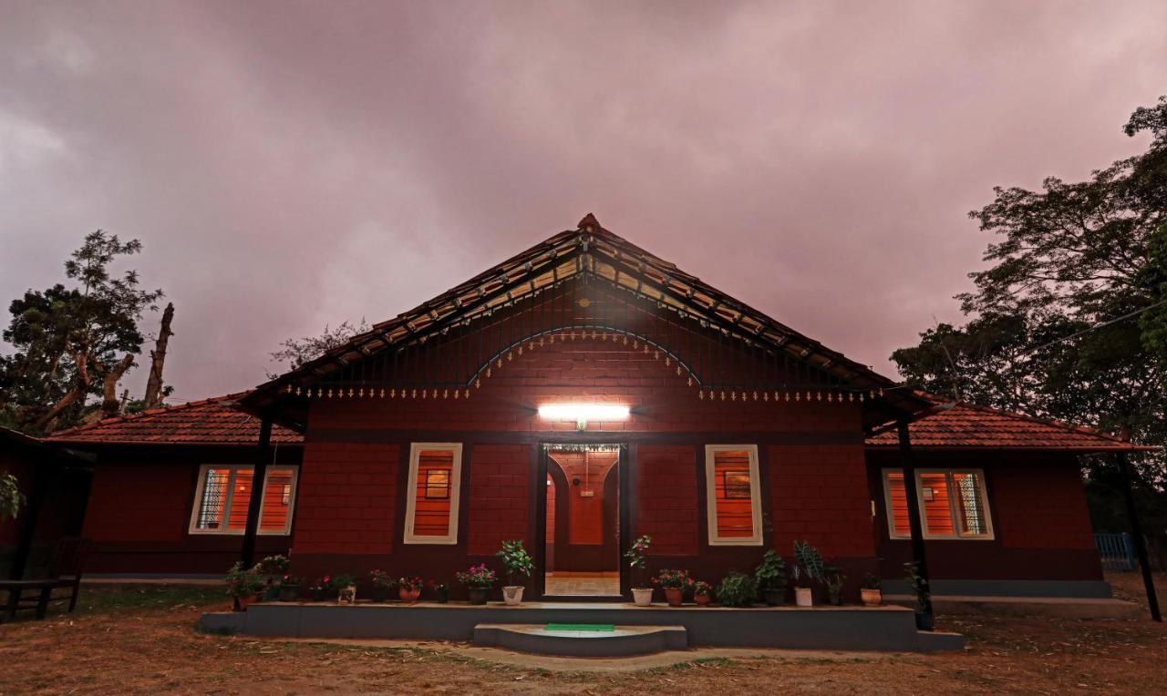 Hotel Allaranda Homestay Madikeri Extérieur photo